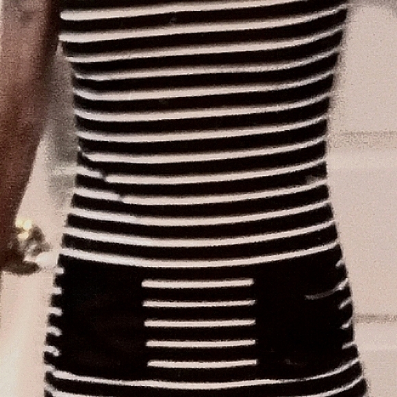 💫Le Chateau Women's VTG Black and White Striped Short Sleeve Dress - Picture 2 of 11